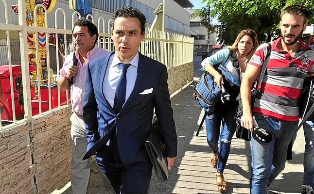 Castro veta a Del Nido Carrasco y se defiende de las acusaciones