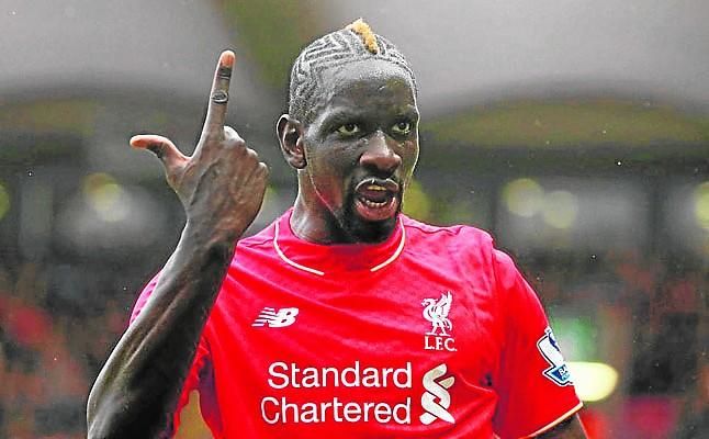 Dos centrales se caen y otros dos aparecen