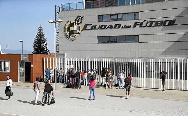 La RFEF pagó 36 millones por camisetas para árbitros que no se usaban