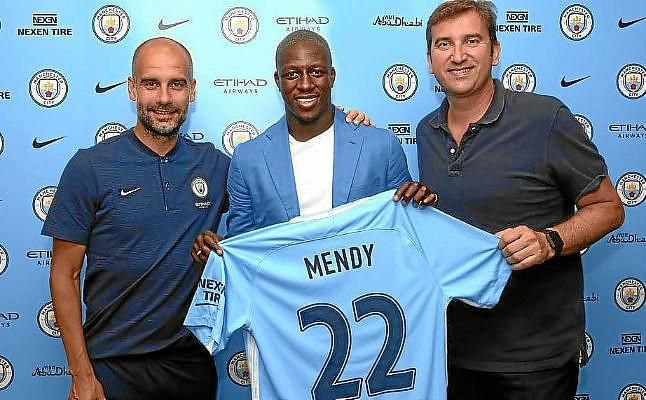El Manchester City anuncia el fichaje de Mendy