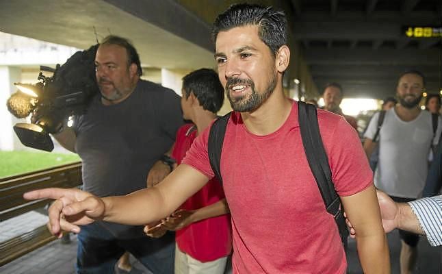 Nolito responde a un aficionado del Celta: "Llevo 15 años fuera de mi casa"