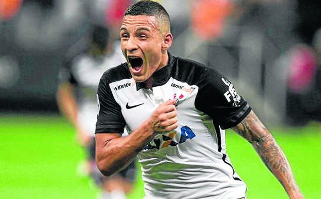 El Corinthians rechaza una oferta del Sevilla por Arana