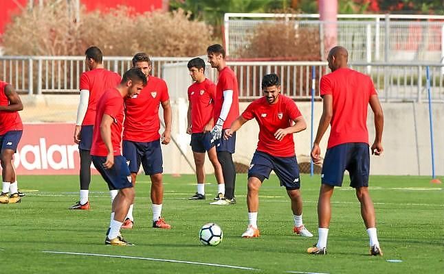 Berizzo trabaja la táctica y Franco Vázquez apura para la Copa Emirates