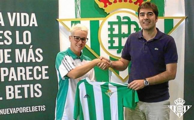 Priscila, presentada como nueva jugadora del Real Betis Féminas