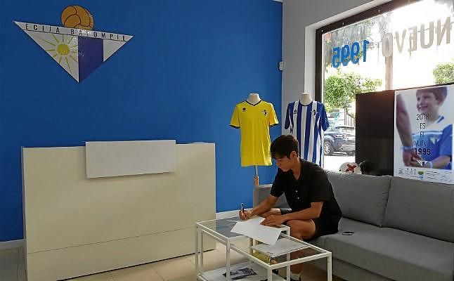 Kim es la cuarta cara nueva del Écija