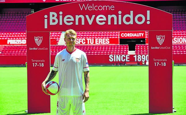Kjaer: "Me dieron informes positivos del Sevilla"