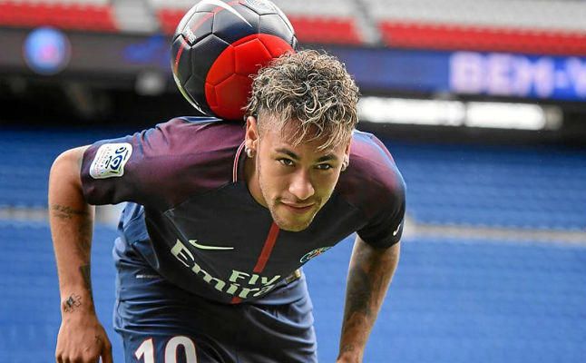 Neymar no podrá debutar hoy al no haber recibido la Liga francesa el tránsfer