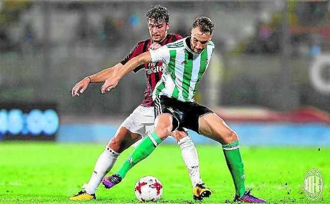 Milan 1-2 Betis: El VAR hace justicia con el Betis