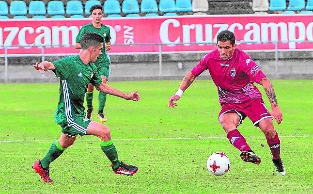 El Betis Deportivo cae en Badajoz por la mínima