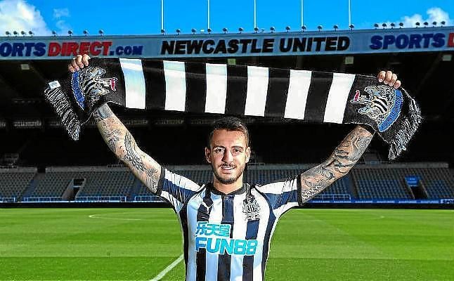 Joselu llega al Newcastle de Benítez