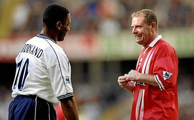 Gascoine: "Cuando le agarré el pene a Les Ferdinand anotamos los dos"