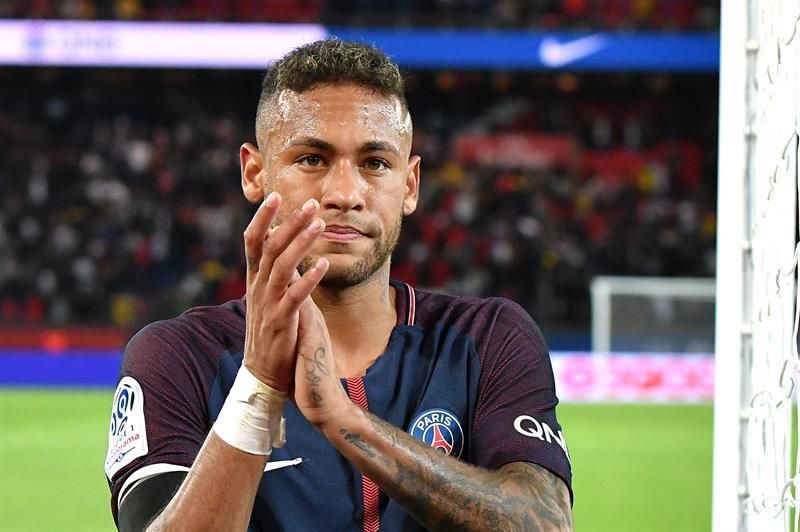Neymar recibe "con sorpresa" la demanda y reclama el pago de la prima al Barcelona
