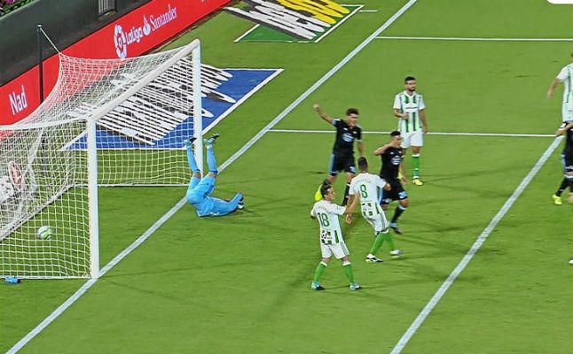 Así fue el gol del Celta: Maxi solo y mala suerte