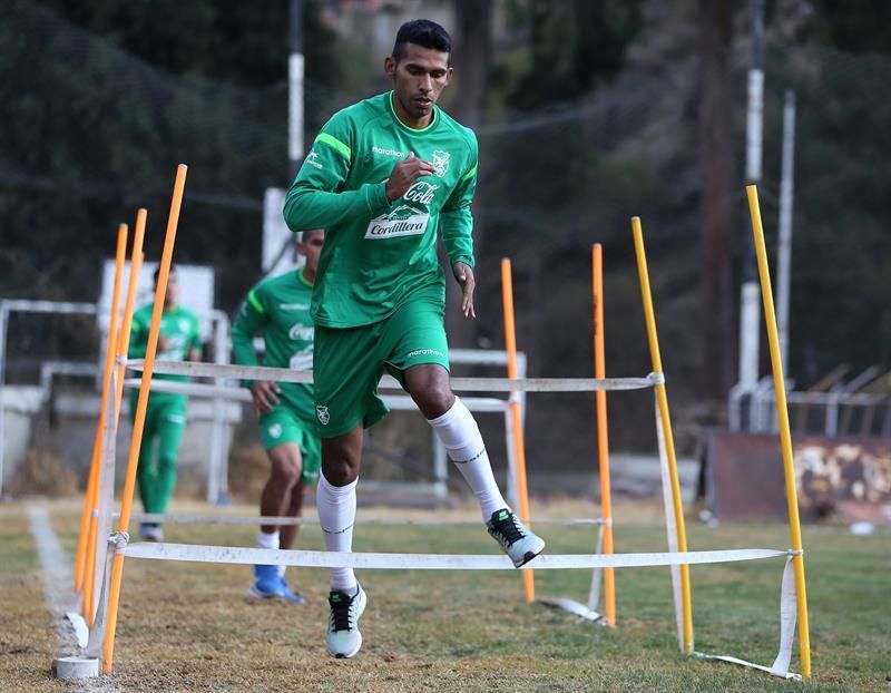 Bolivia comienza con siete jugadores sus entrenamientos para visitar a Perú