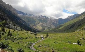 Esquiar en el Pirineo aragonés, un placer para los sentidos