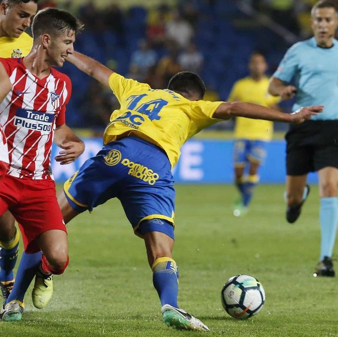 Correa y Carrasco dan ventaja al Atlético al descanso (0-2)