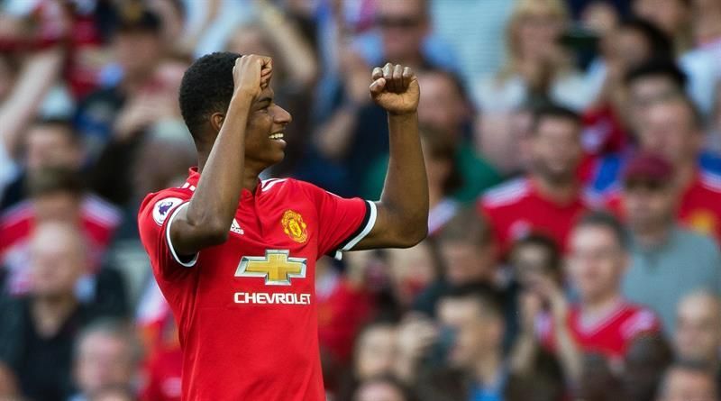 Rashford y Fellaini alargan la racha del Manchester United