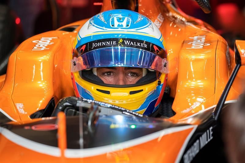 Escudería McLaren de naranja en honor a su fundador