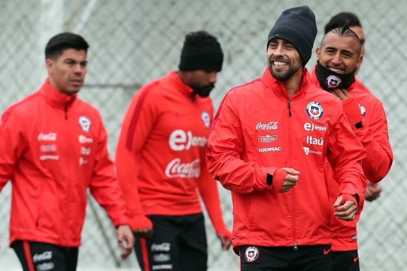 Con 24 jugadores Chile inicia su preparación para los partidos eliminatorios