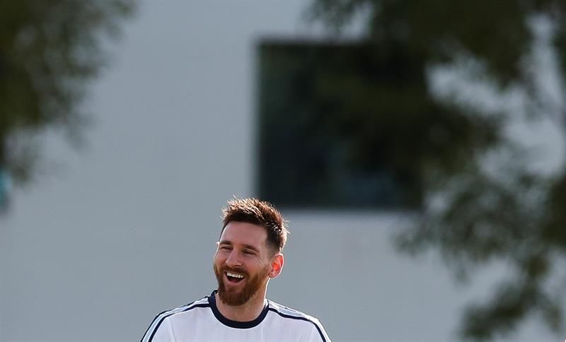Argentina se entrenó con Messi pero sin Lanzini, quien es baja por lesión