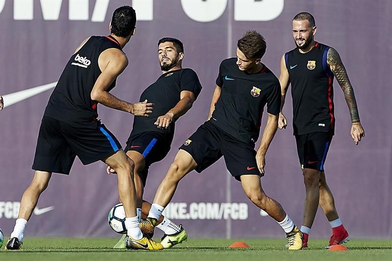 El Barça celebra el último entrenamiento de la semana sin Douglas
