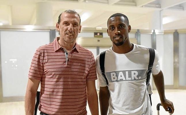 Oficial: Carole, cedido al Sevilla