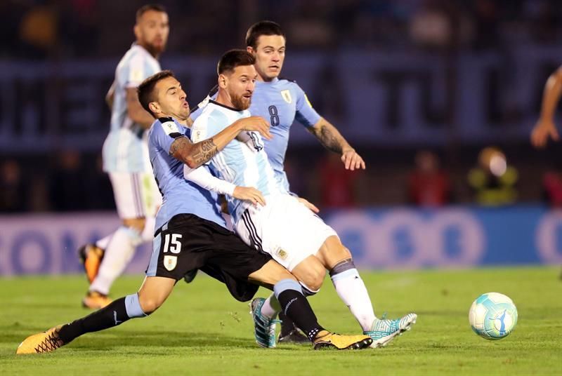 0-0. Argentina encomendada a Messi se aburre ante la disciplina uruguaya