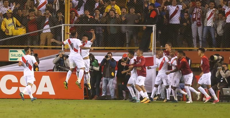 2-1. Perú rompe el cerrojo de Bolivia y se pone a dos puntos de Argentina