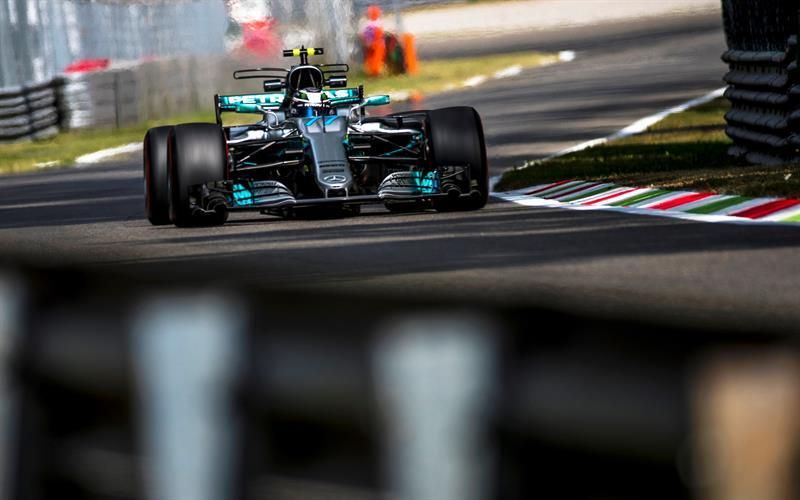 Bottas y Mercedes dominan los ensayos en el templo de Ferrari