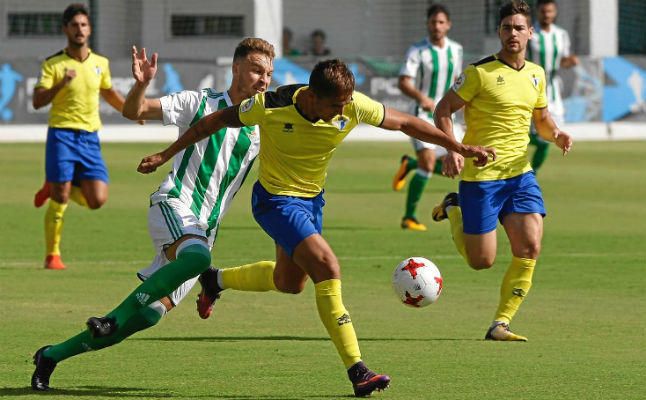 Betis Deportivo 3-3 Écija: El Écija castiga los errores de un filial al que le salva su pegada