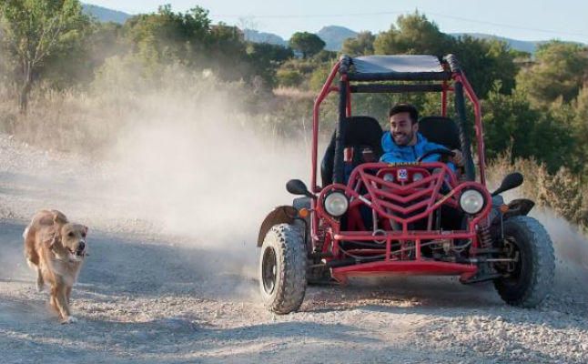 Camarasa, un amante de los coches, la Play... y los coches en la Play