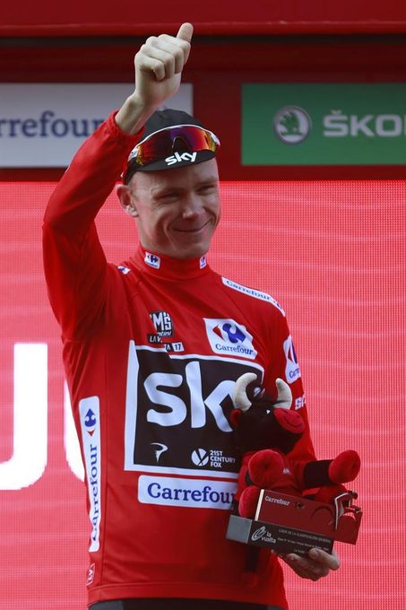Froome: "L'Angliru es una subida brutal y mojada se complica más"