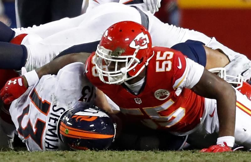 24-21. Los Broncos evitan la remontada de los Chargers y consiguen su primera victoria