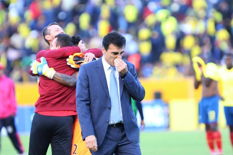 La Federación de Ecuador sigue a la espera de que Quinteros renuncie a la selección