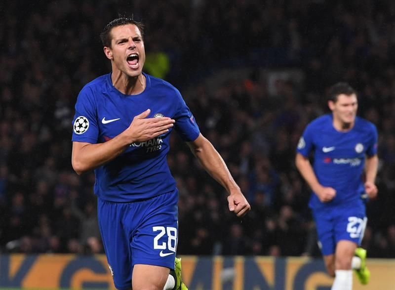 Conte se rinde a Azpilicueta