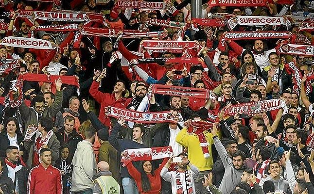 Anfield apreció a la afición del Sevilla