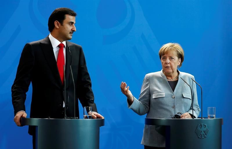 Merkel pide mejores condiciones para los inmigrantes en las obras del Mundial de Catar