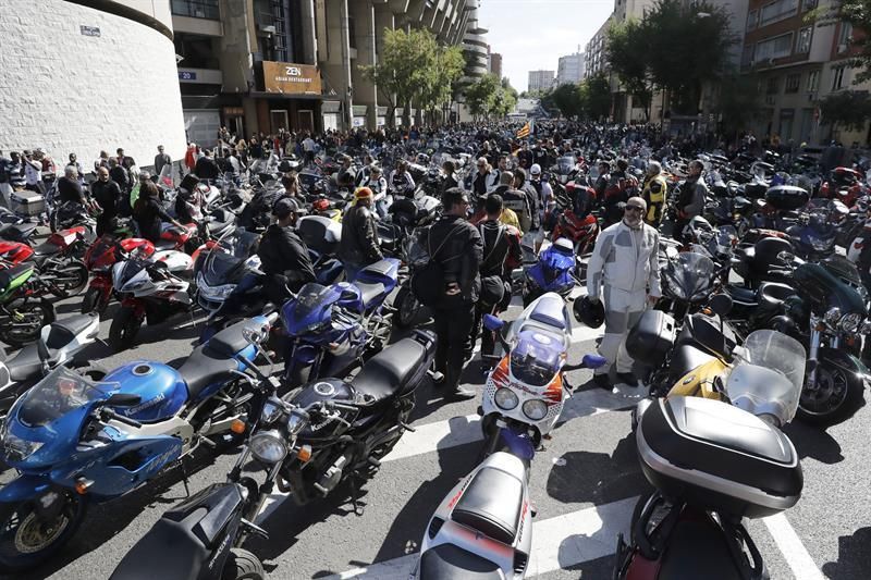 45.000 motos rinden homenaje a Angel Nieto