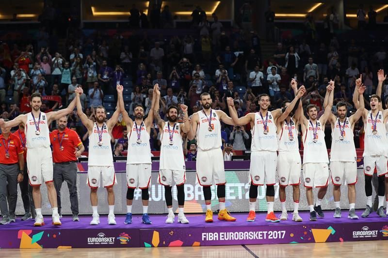 93-85. La selección despide a Navarro desde el podio y con el bronce