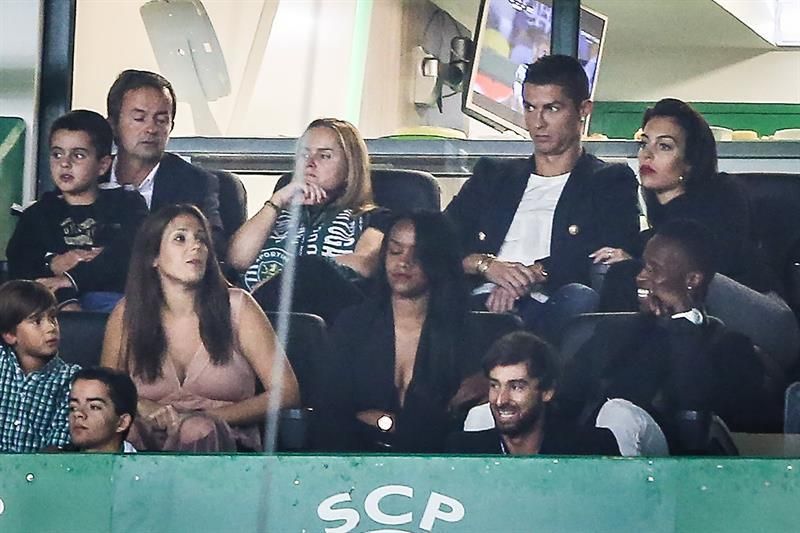 Cristiano Ronaldo sigue al club de su corazón desde la grada de Alvalade
