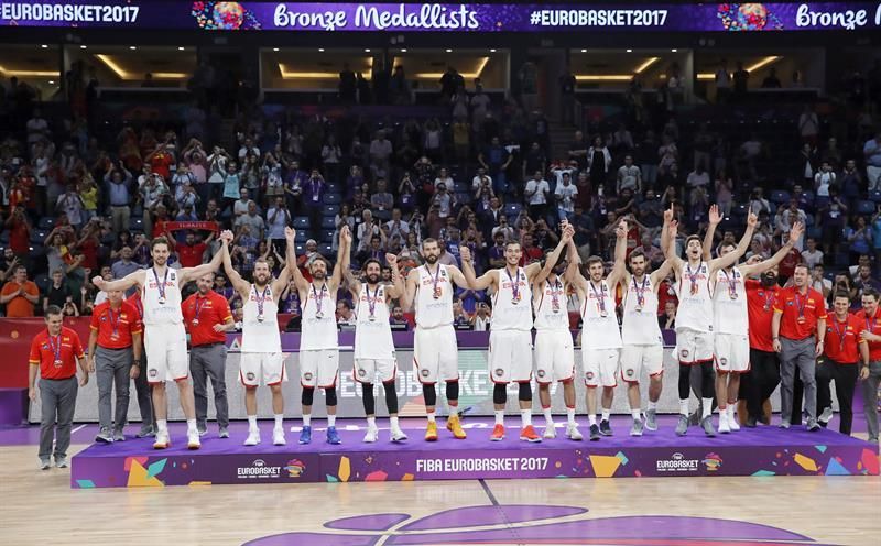 Rajoy celebra el bronce de la selección en el Eurobasket