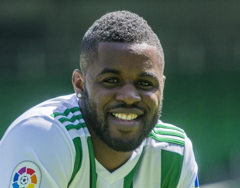 Joel Campbell, principal novedad del entrenamiento de Quique Setién