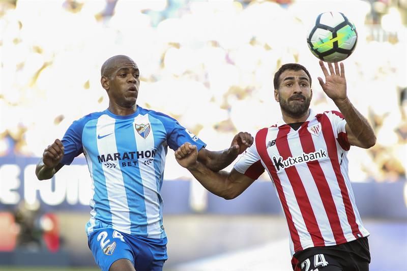 3-3. El Málaga rescata un punto con uno menos e insufla oxígeno a Míchel