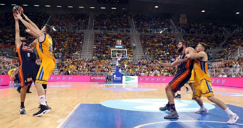 63-69. Valencia Basket alarga la maldición de los anfitriones de la Supercopa