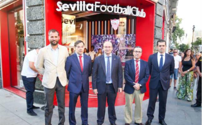 Nueva tienda del Sevilla F.C. en homenaje a todos sus títulos