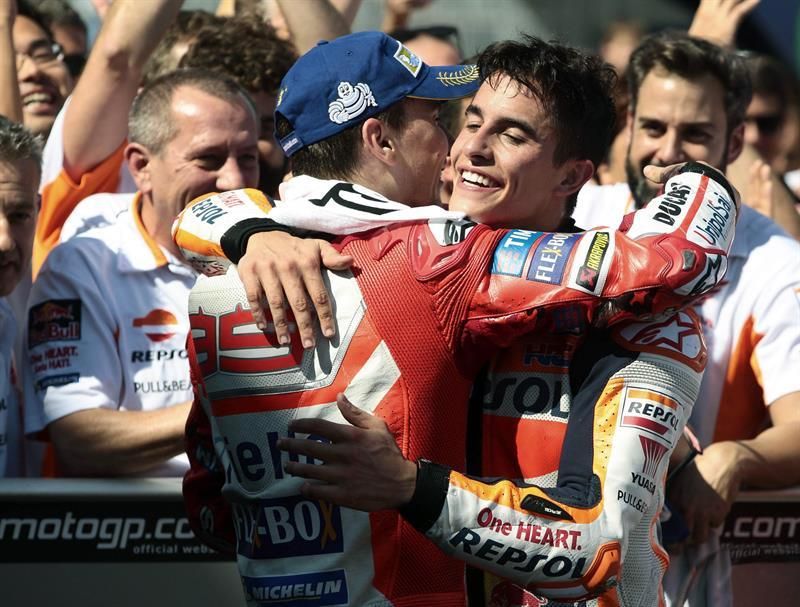 Pleno español en el podio de MotoGP, los líderes no fallan
