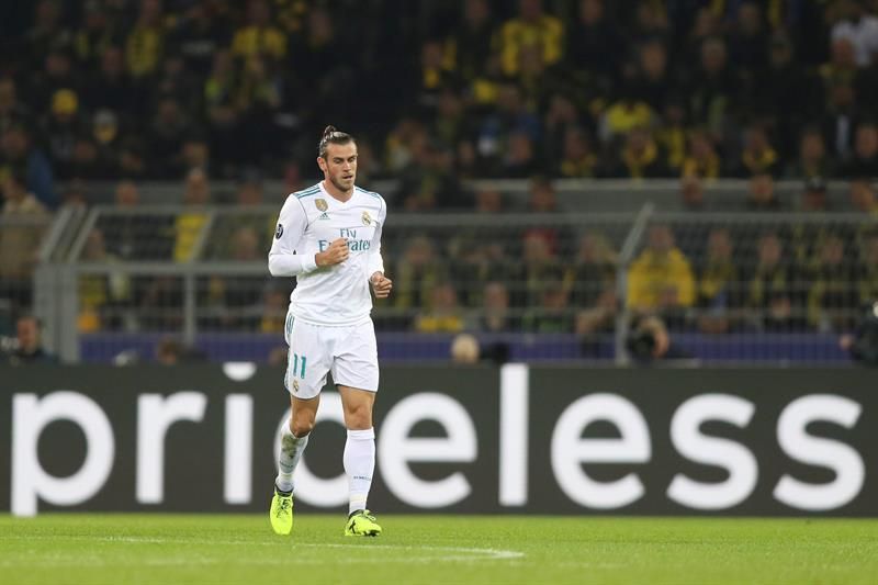 Bale pone con ventaja al Real Madrid al descanso