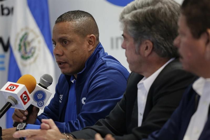 El colombiano Diego Pizarro busca formar un semillero de futbolistas en El Salvador