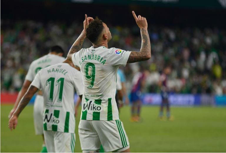 Sanabria, el 9 que buscaba el Betis, sale de su letargo
