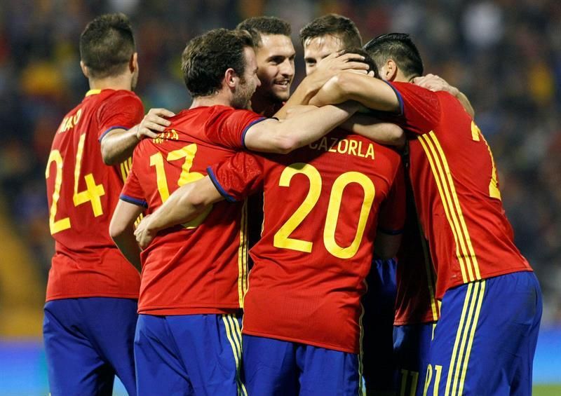 Los abonados del Hércules forman colas para retirar entradas del España-Albania